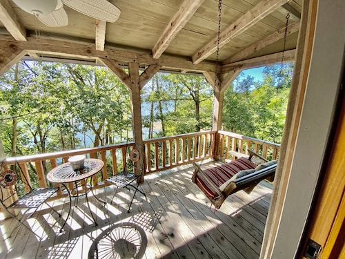 Luxury Log Cabin and 40 acres on Douglas Lake