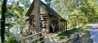 Luxury Log Cabin and 40 acres on Douglas Lake