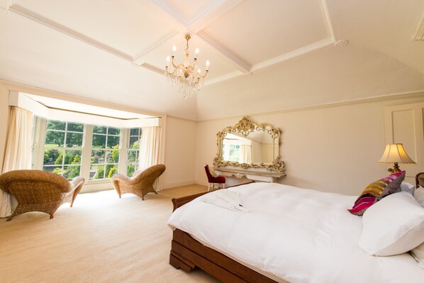 5 عدّة غرف نوم ومكواة/لوح كي وواي فاي مجانًا وملاءات أسرّة