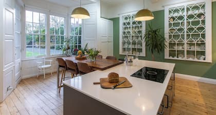 17th Century, Grade II* listed with Country and Sea Views, optional hot tub