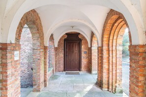 Exterior detail - 17th Century, Grade II* listed with Country and Sea Views, optional hot tub (Hunmanby)
