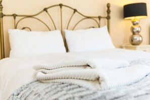 5 habitaciones, tabla de planchar con plancha y wifi gratis 