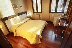 2 bedrooms, iron/ironing board, travel cot, free WiFi - Grandiben Palace House (Venezia)