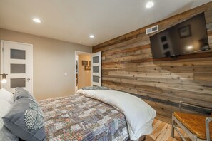 2 camere, una scrivania, ferro/asse da stiro, culla da viaggio