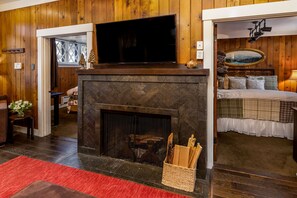 3 chambres, bureau, fer et planche à repasser, lit parapluie