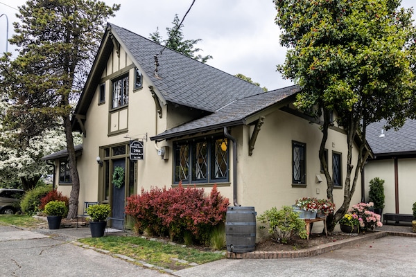 Welcome to The Seattle Carriage House - a hidden gem in the heart of Seattle