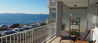 Apartment corniche des Baux Sanary sur mer, panoramic sea view, garage.