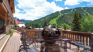Terrace/patio - Ski View 9 - In Town - On Main Street - NEW Master Bedroom King Bed with New Mem (Red River)