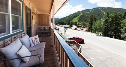 Main Street Condo, New King Memory Foam Matratze, WIFI, Direct TV