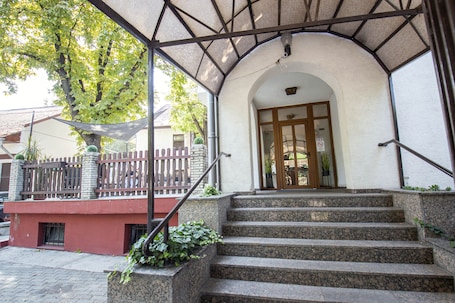 Exterior. Richter Pansion