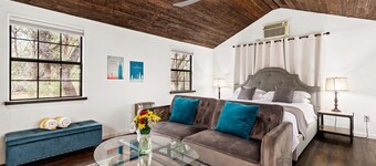 The Studio Cabin - A modern and sleek cabin hideaway