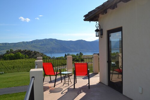 Lake Chelan Serene Villa