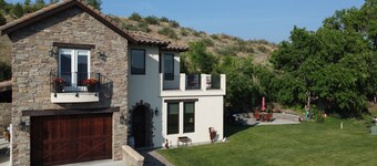 Lake Chelan Serene Villa