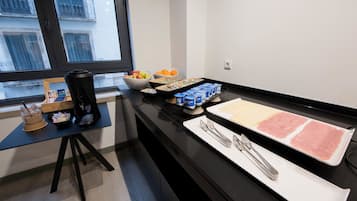 Daily buffet breakfast (EUR 6.00 per person)