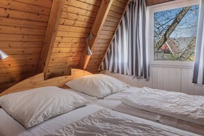 2 Schlafzimmer, Bügeleisen/Bügelbrett