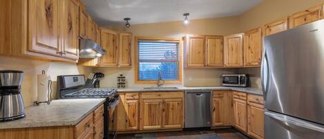 Refrigerador, microondas, horno y tostadora