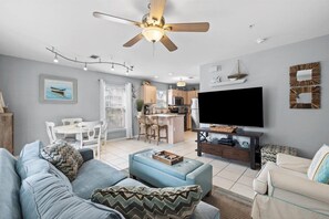 Smart-TV, DVD-spiller og bøker