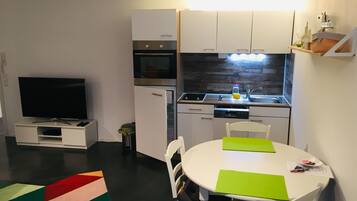 Geladeira, fogão, cooktop, lava-louças
