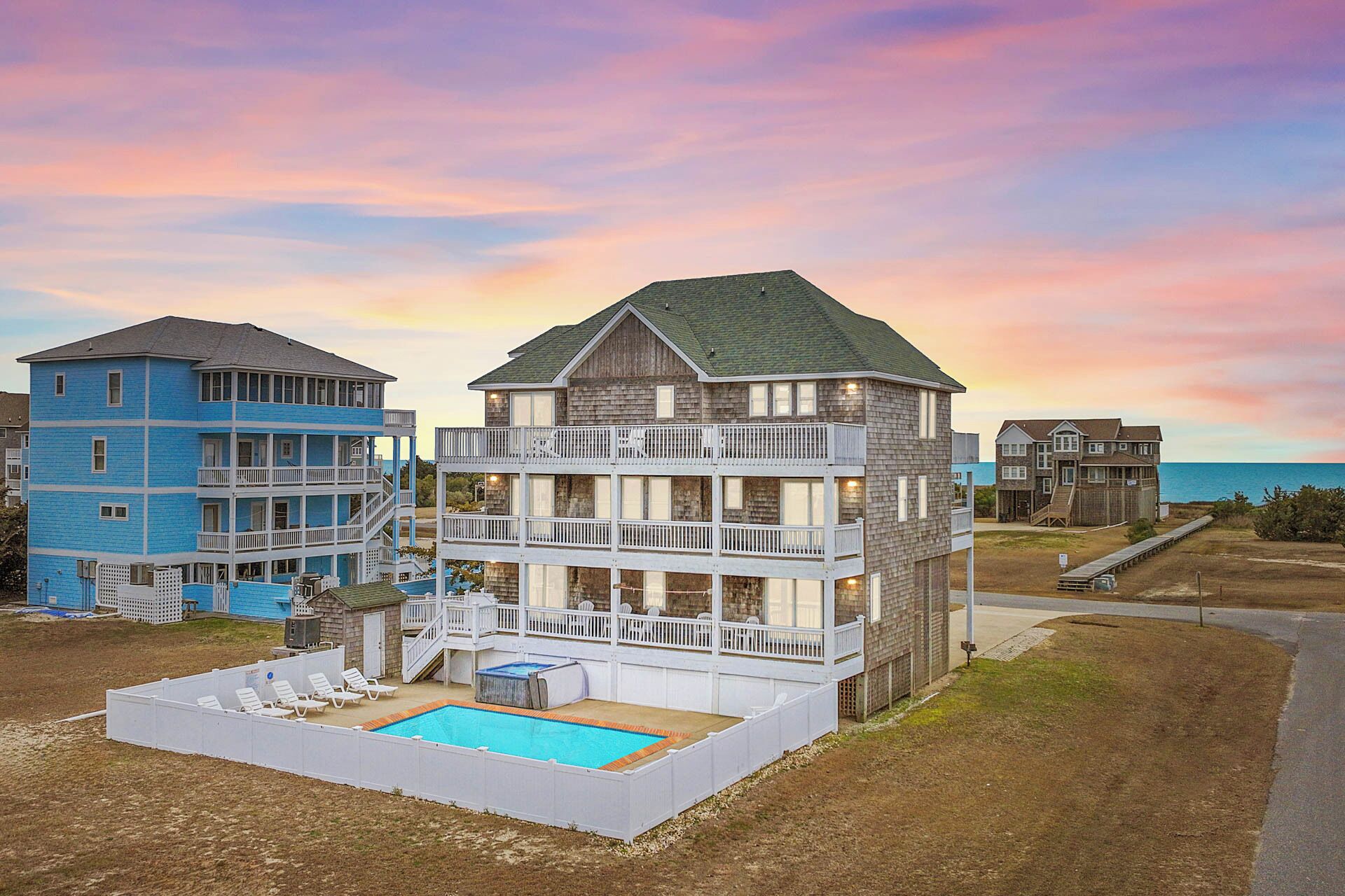 Semi-Soundfront – 7 Bedroom with Pool, Hot Tub, Elevator, Game Room