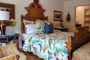 2 habitaciones, tabla de planchar con plancha y ropa de cama