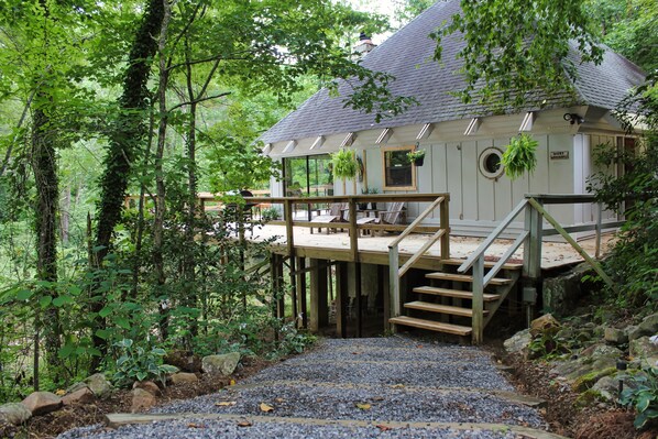 Exterior - Romantic Tranquil Riverfront Cottage Rushing Crystal Clear Water Best Rate
(Mentone)