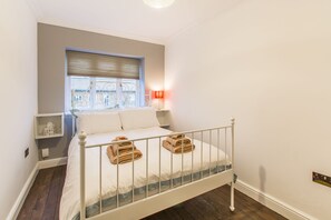 4 habitaciones, tabla de planchar con plancha, wifi y ropa de cama