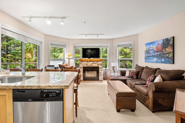 Télévision, cheminée