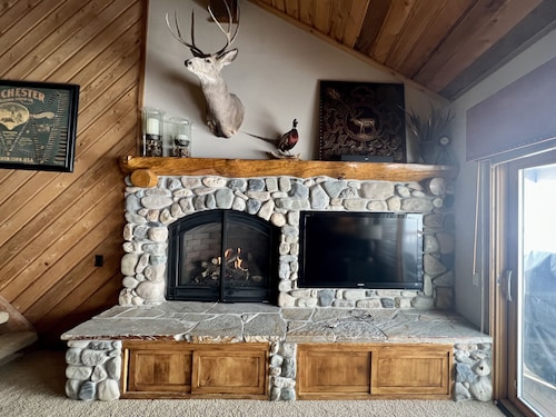 Comfortable, Well-appointed, Top-ranked 4 bedroom Sunburst Condo on Golf Course