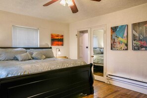 4 bedrooms, desk, iron/ironing board, free WiFi - Awesome home, close to freeway, cheap deals! (Albuquerque)