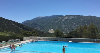 Country house, swimming pool with stunning views of the Mont Ventoux