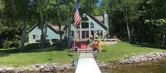  Cozy, waterfront getaway for 2, w/loungers for relaxing & enjoying the sunsets