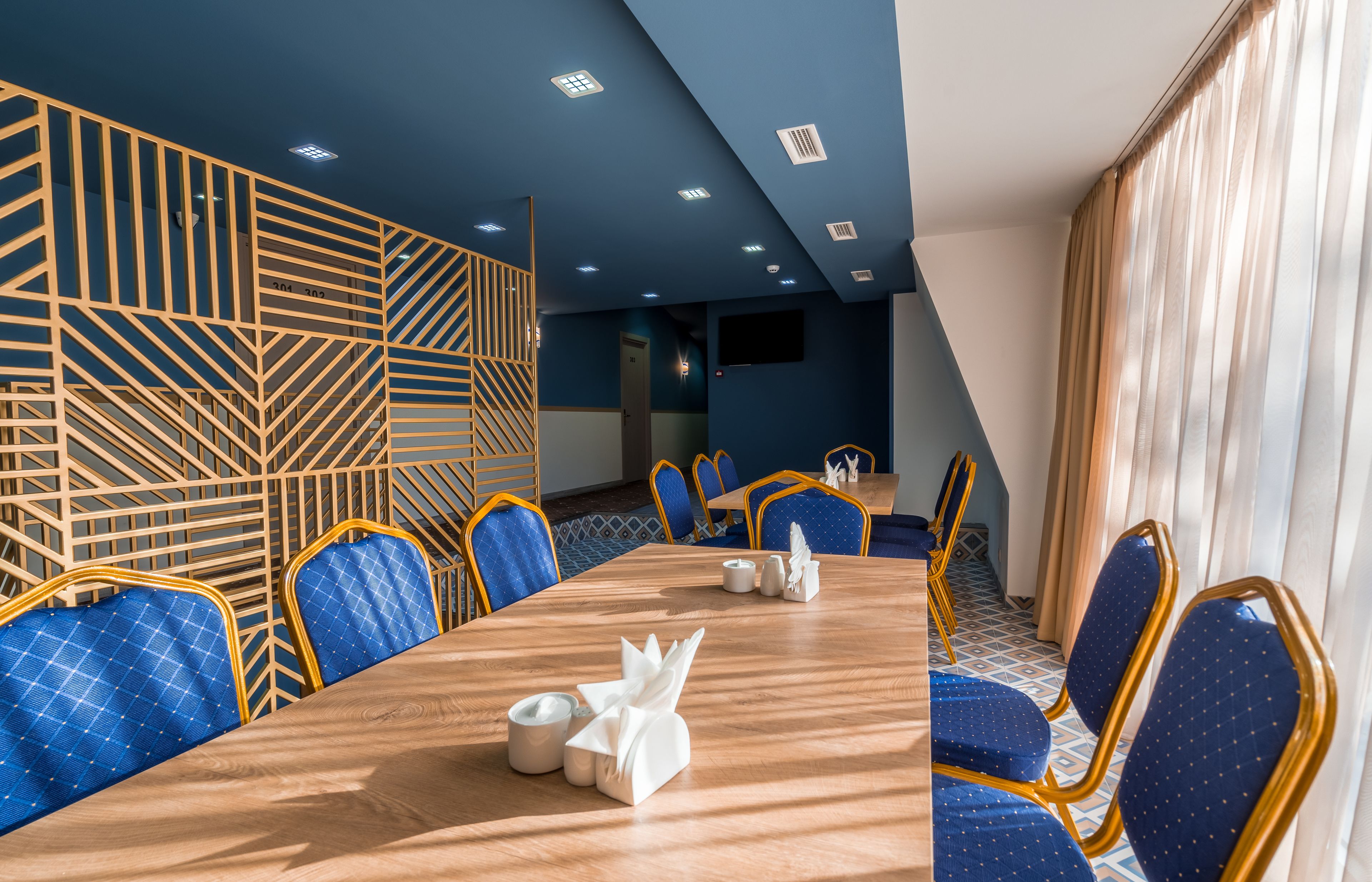 Se ofrece un desayuno bufé (20 GEL por persona)