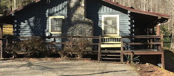 Hibernation Hollow Getaway. Pet friendly. Motorcycle friendly.