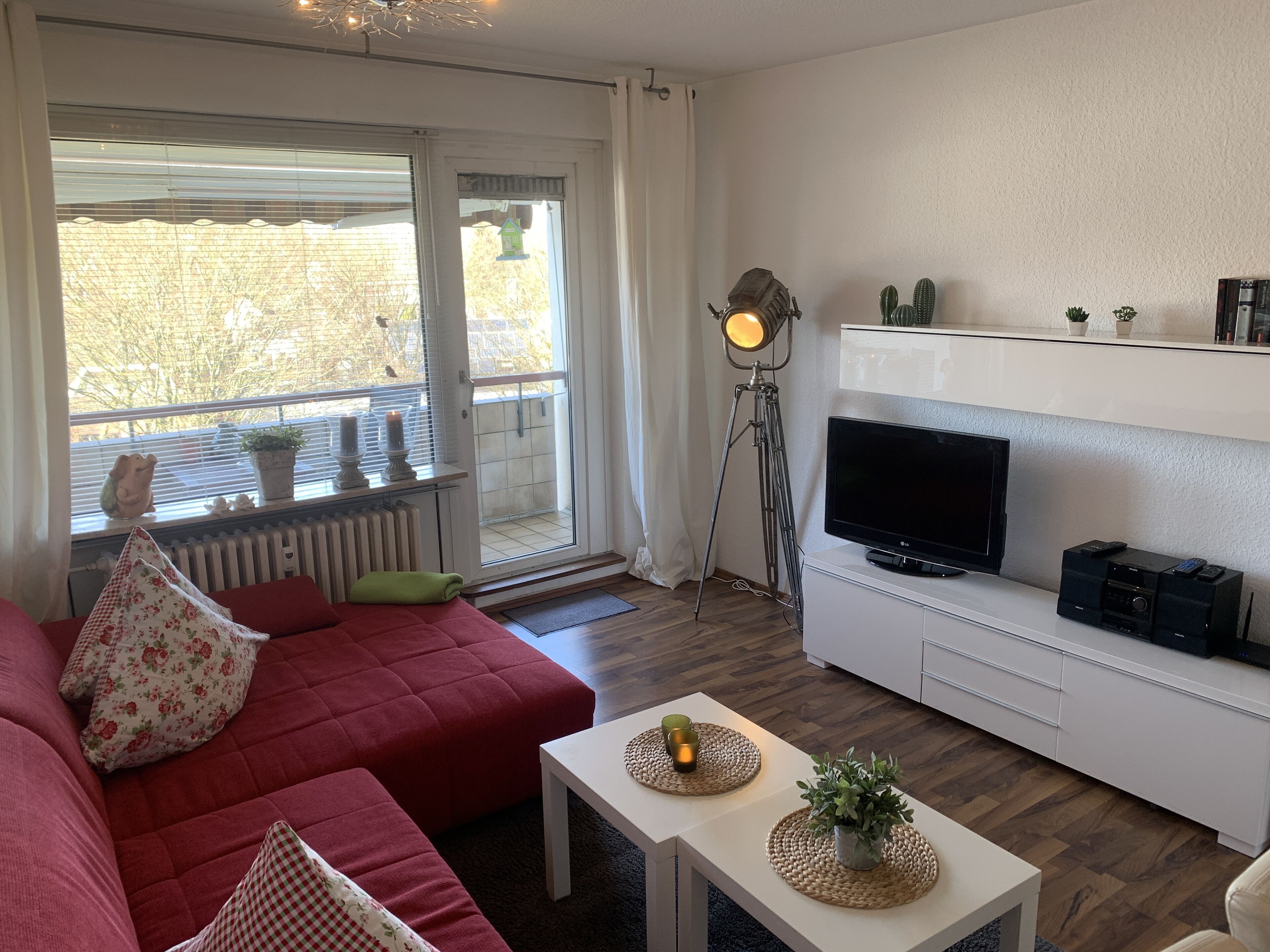 WIFI,balcony,top floor,2 Boxsprings,sleep like in a hotel! 3 TV's, free parking