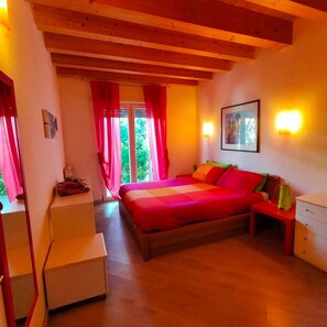 1 dormitorio, escritorio, tabla de planchar con plancha y wifi gratis