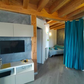 1 chambre, bureau, fer et planche à repasser, Wi-Fi gratuit