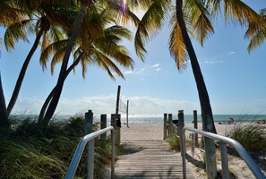 Beach nearby - By the Beautiful Sea - Key West Beach Front Condo - w Pool Access (Key West)