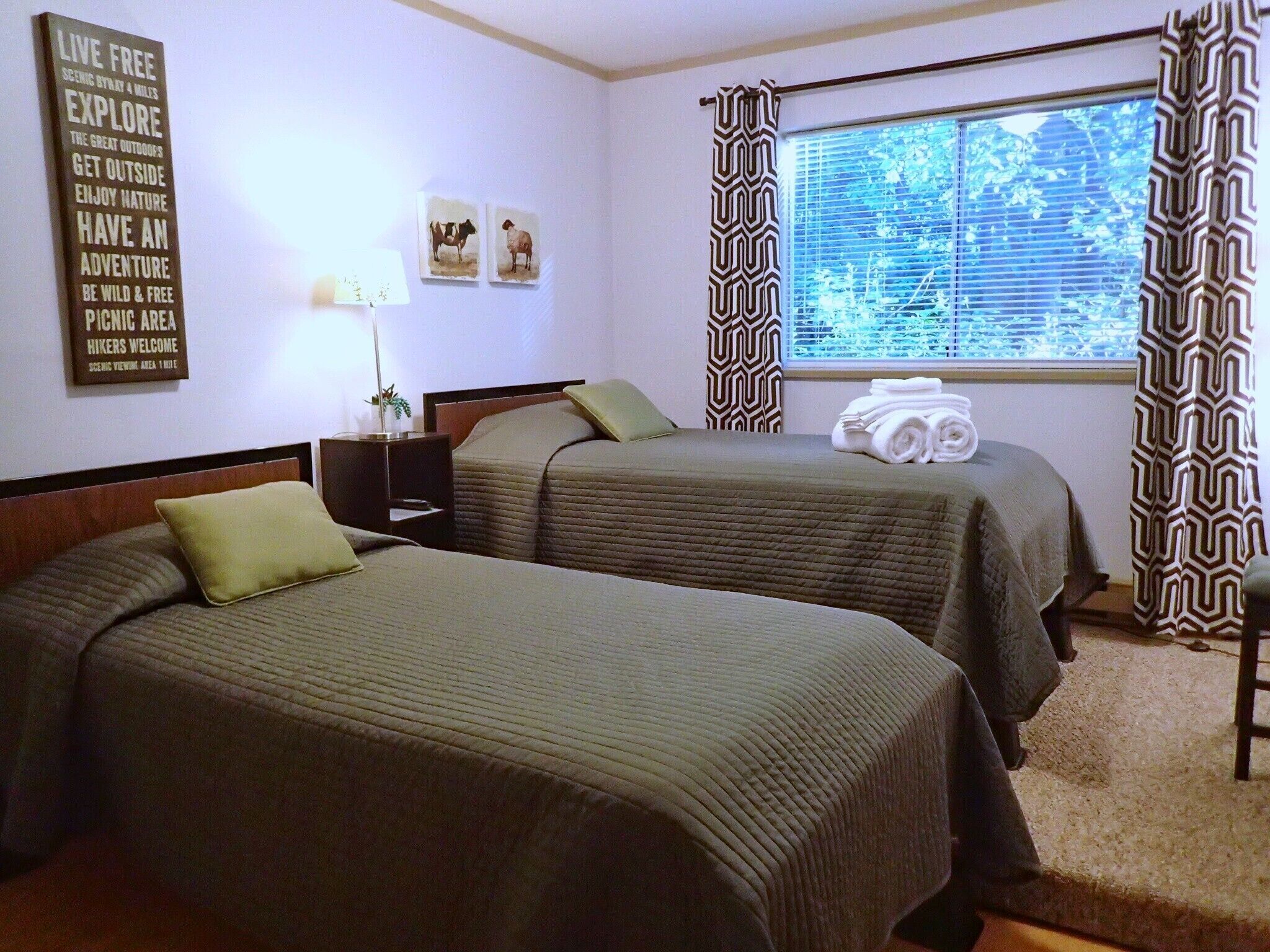 COUNTRY TIMBERS SUITE - Walk to Winery & Berry Farm - Langley