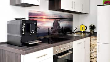 Fridge, oven, stovetop, dishwasher