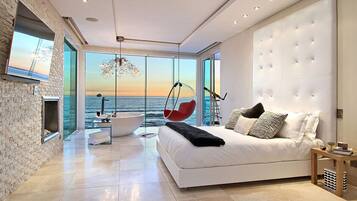 5 bedrooms, iron/ironing board, WiFi, bed sheets