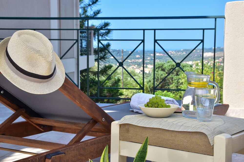 Evianna's Superior Apartment with side sea view