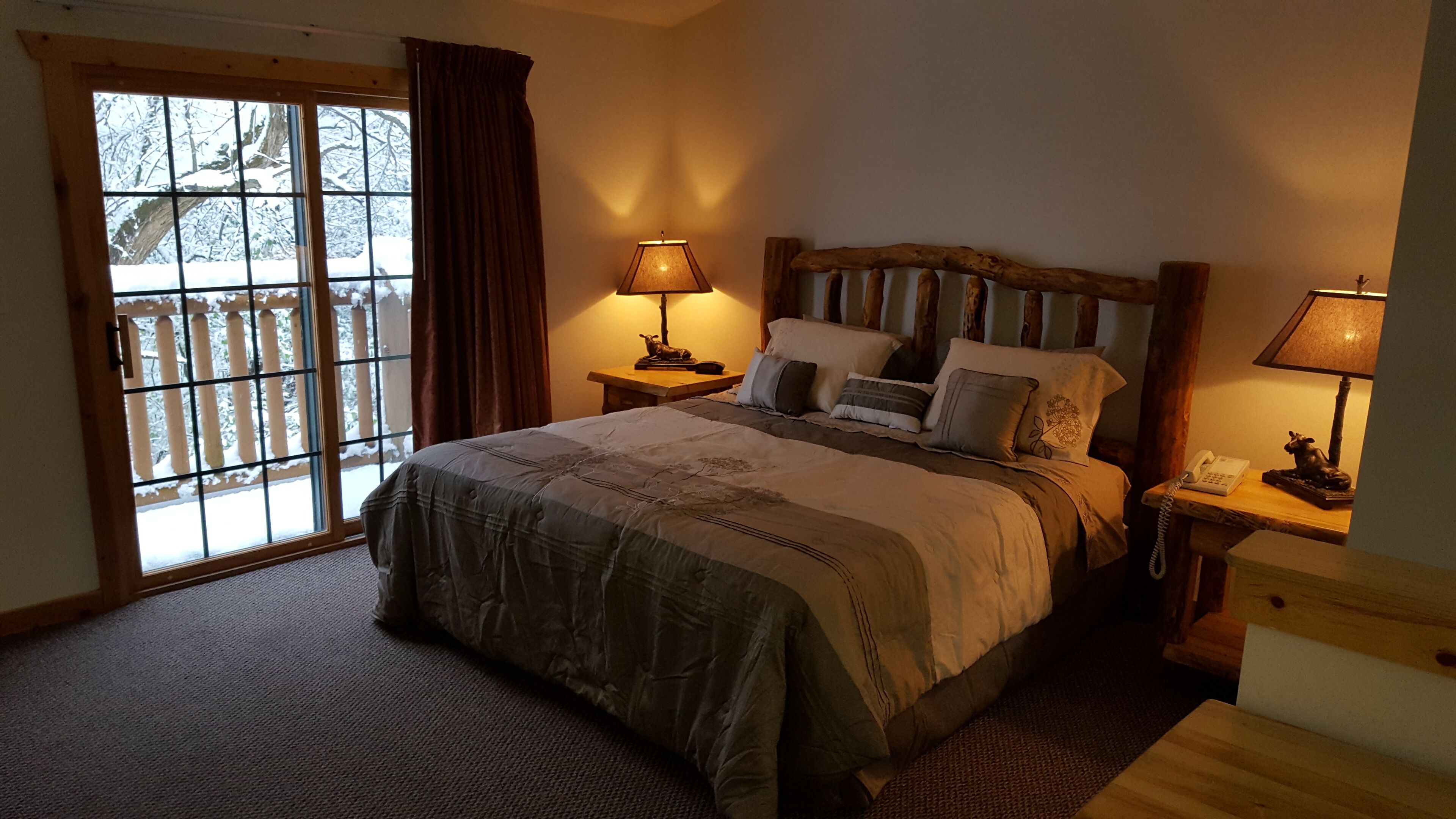 2BR Rustic Villa Retreat Next to Starved Rock State Park