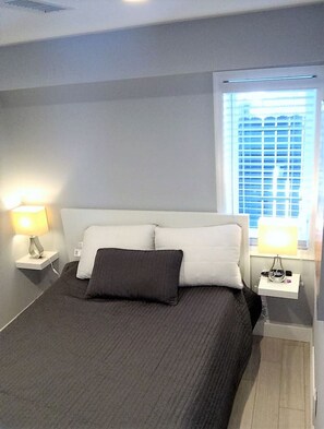 2 bedrooms, desk, iron/ironing board, WiFi