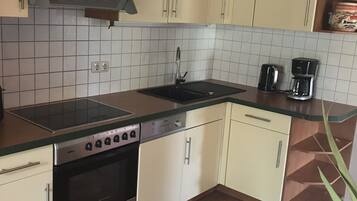 Réfrigérateur, four, plaque de cuisson, lave-vaisselle