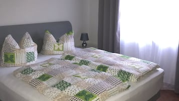 1 habitación, tabla de planchar con plancha, wifi gratis y ropa de cama