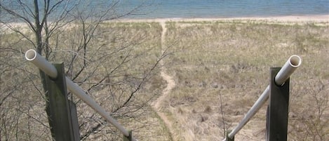 Plage, chaises longues, serviettes de plage