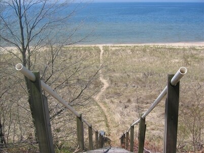 Lake Michigan Cottage Retreat – Private Beach & Unforgettable Views