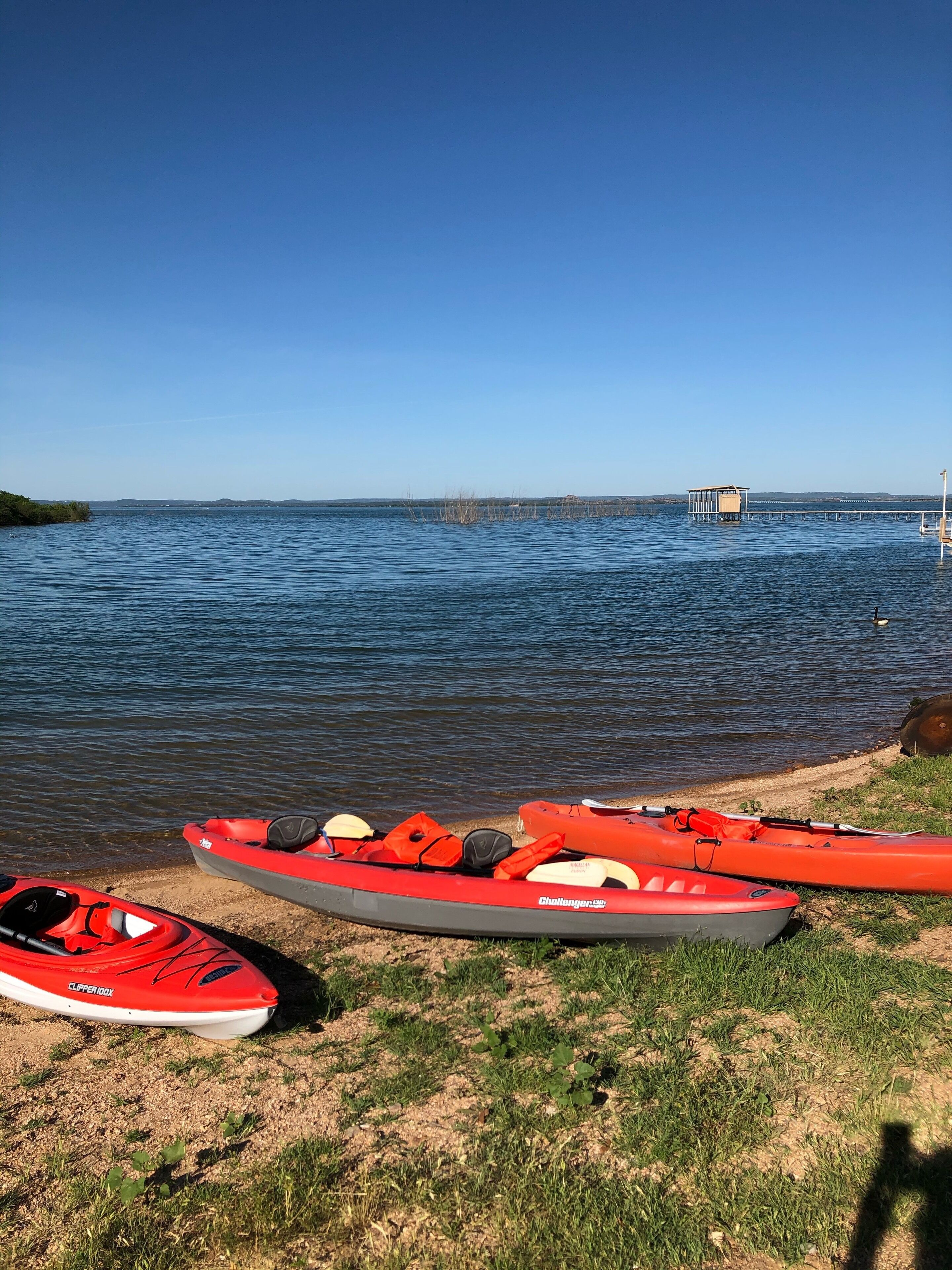 RV  w/  beautiful Swimming Pool ! <br>( may be shared) Lake access. Sleeps 4!