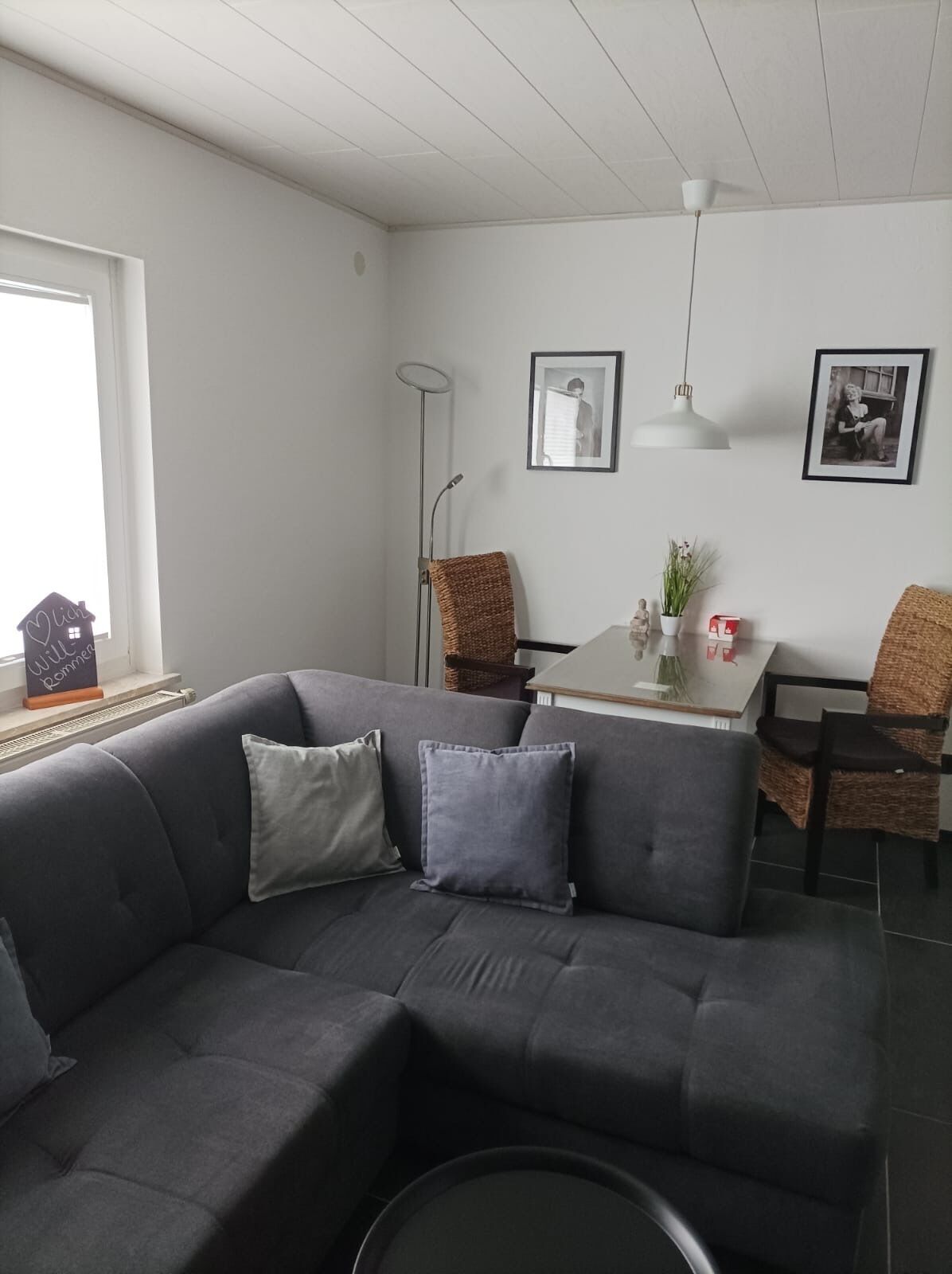 Smart-TV, Bücher, Stereoanlage