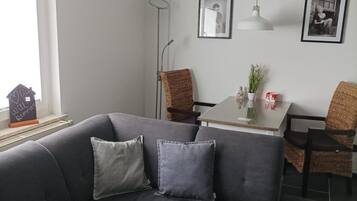 Smart-TV, Bücher, Stereoanlage